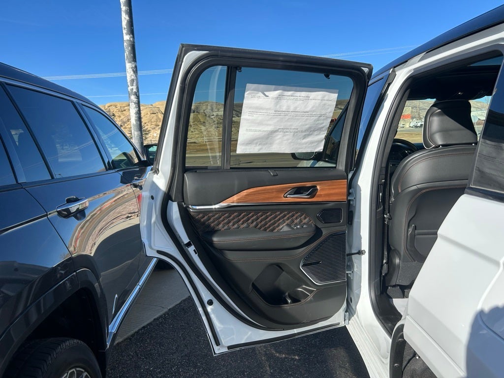 2025 Jeep Grand Cherokee Summit