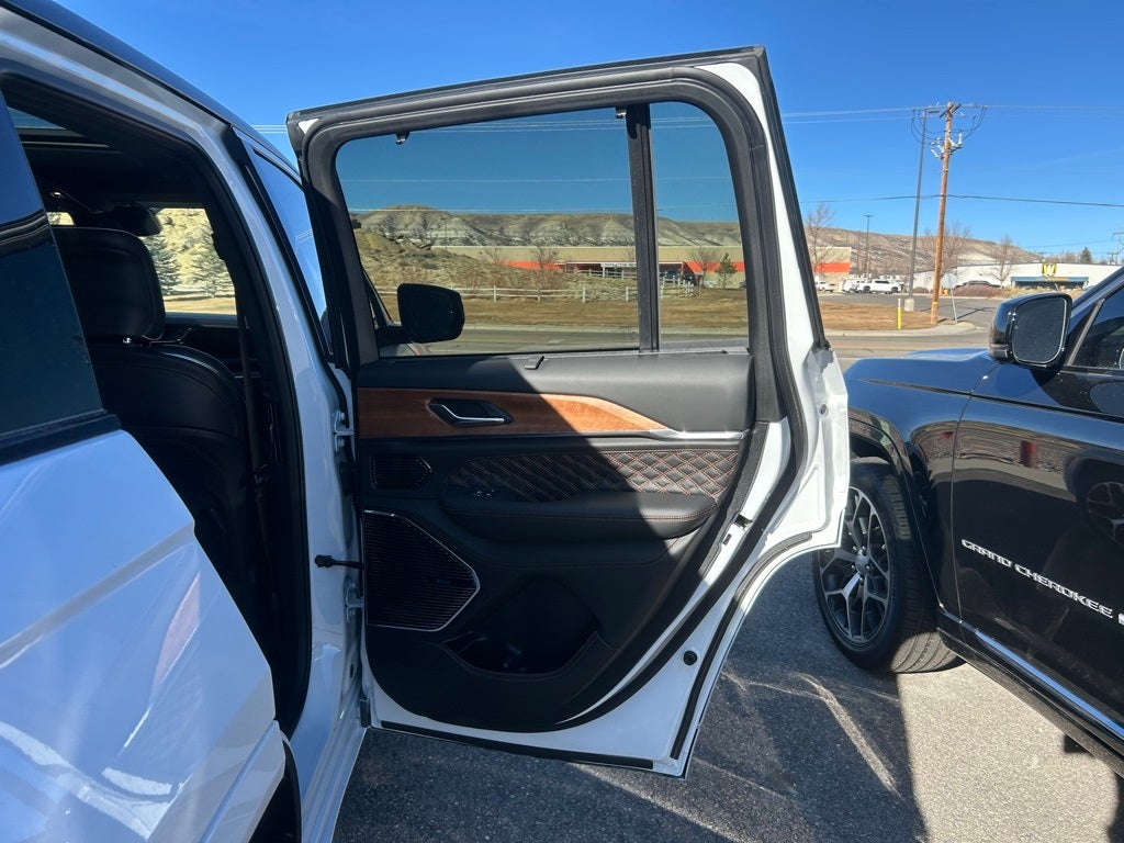 2025 Jeep Grand Cherokee Summit