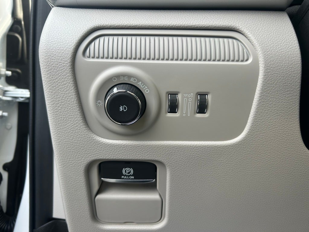 2025 Jeep Wagoneer Base