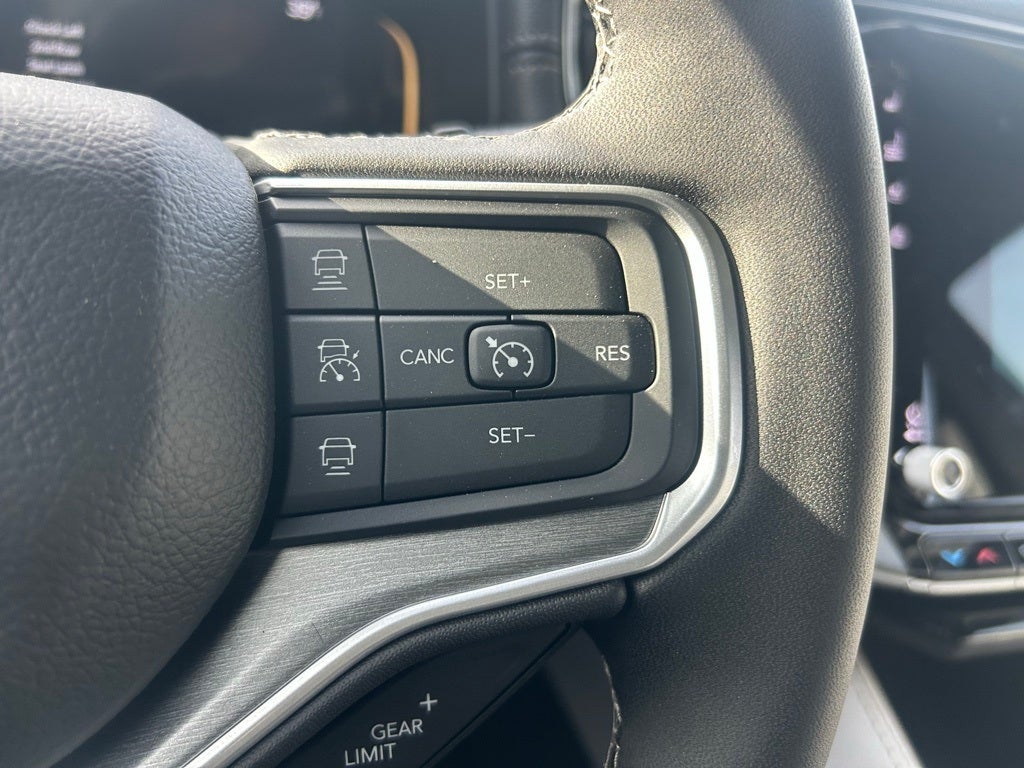 2025 Jeep Wagoneer Base