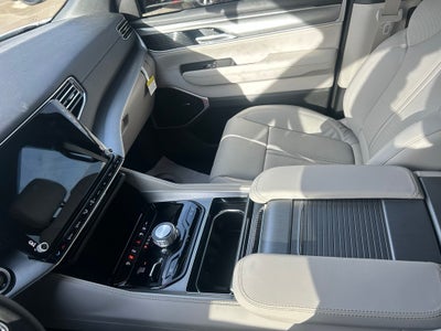 2025 Jeep Wagoneer Base