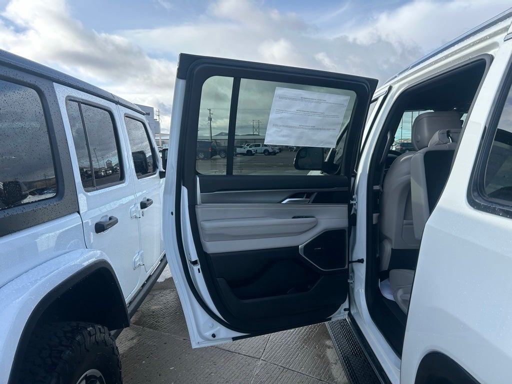 2025 Jeep Wagoneer Base