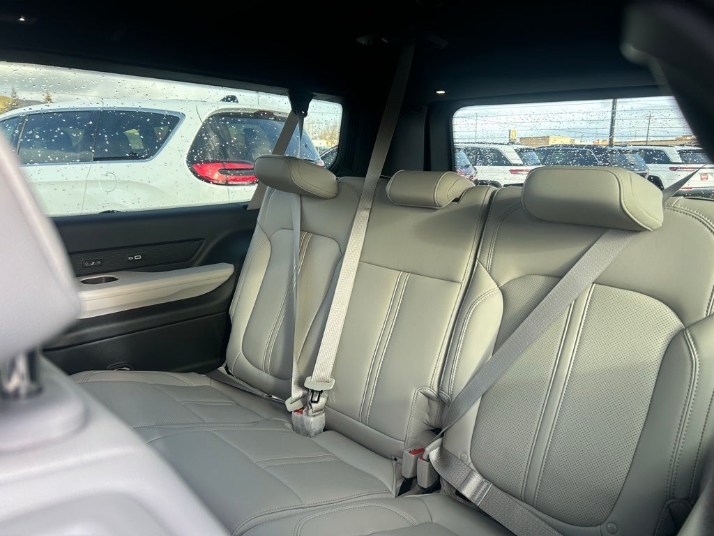 2025 Jeep Wagoneer Base