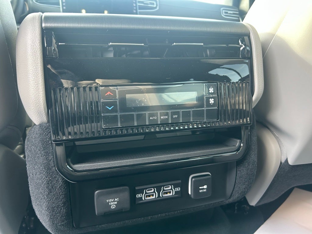 2025 Jeep Wagoneer Base