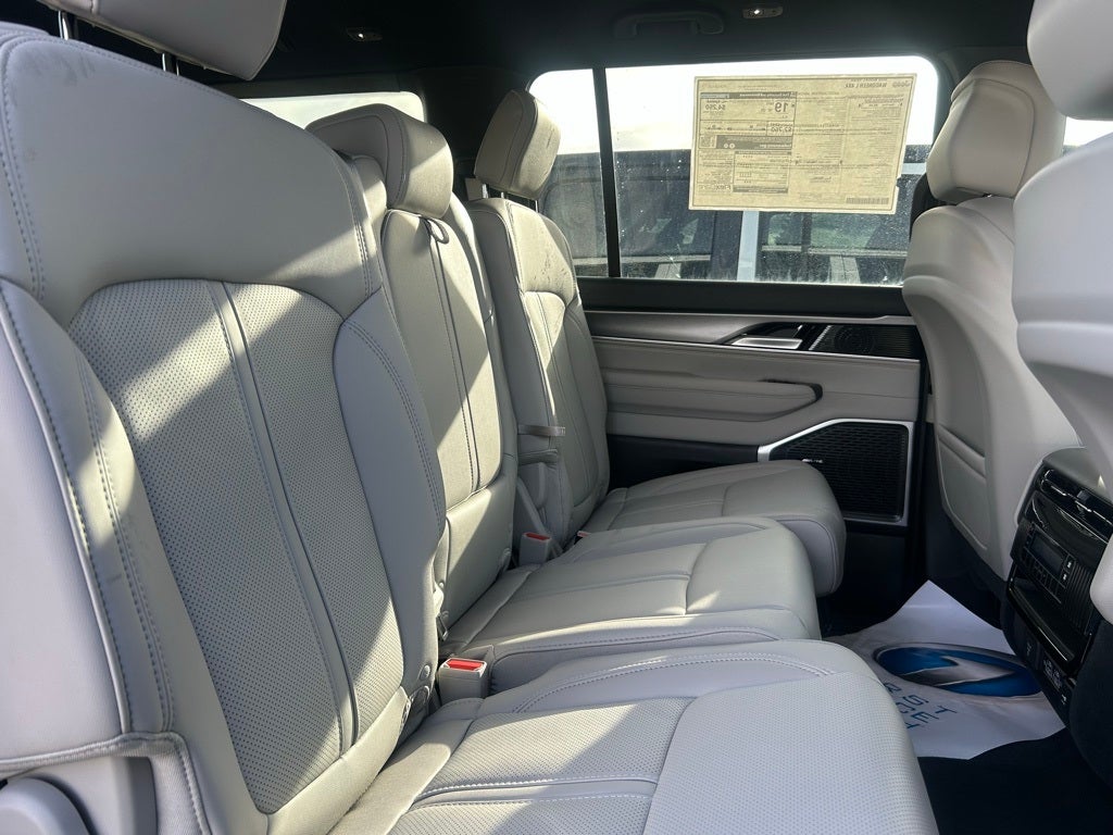 2025 Jeep Wagoneer Base