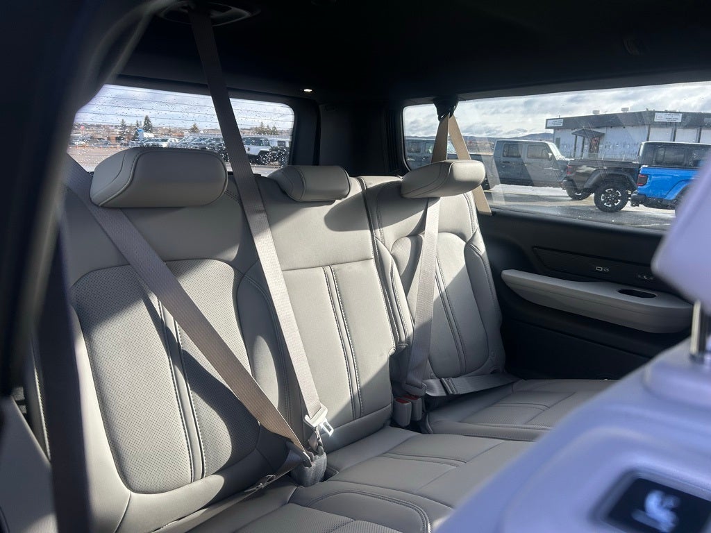 2025 Jeep Wagoneer Base