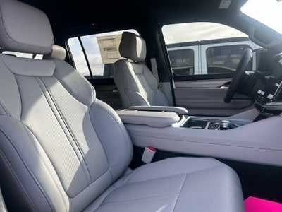 2025 Jeep Wagoneer Base