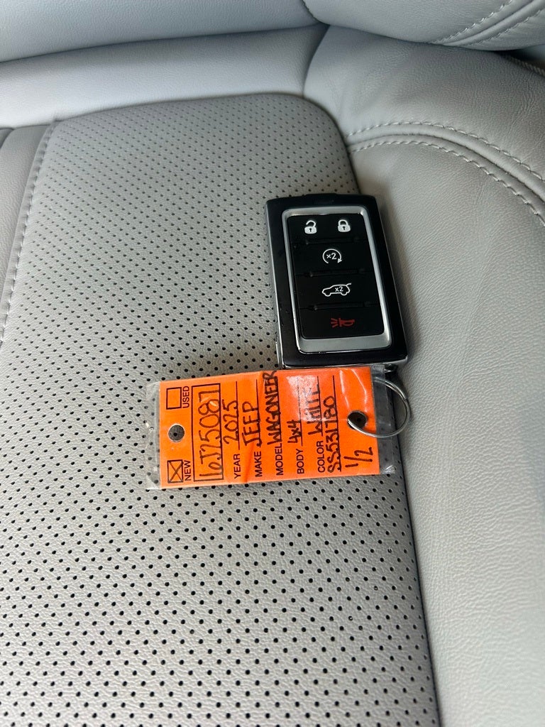 2025 Jeep Wagoneer Base