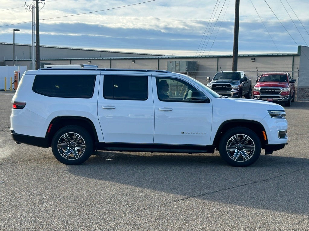 2025 Jeep Wagoneer Base
