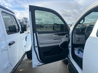 2025 Jeep Wagoneer Base