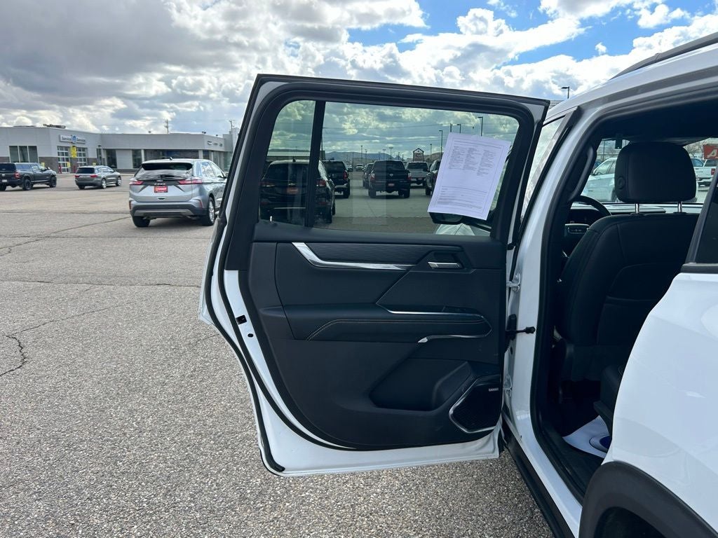2024 GMC Acadia Elevation