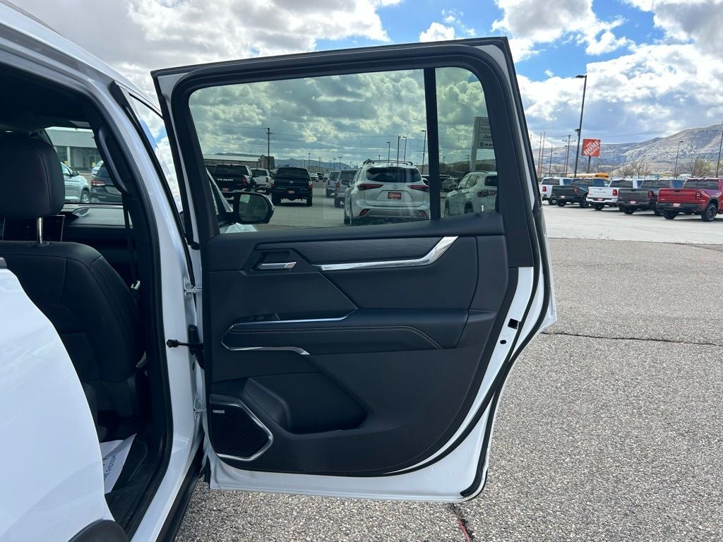 2024 GMC Acadia Elevation