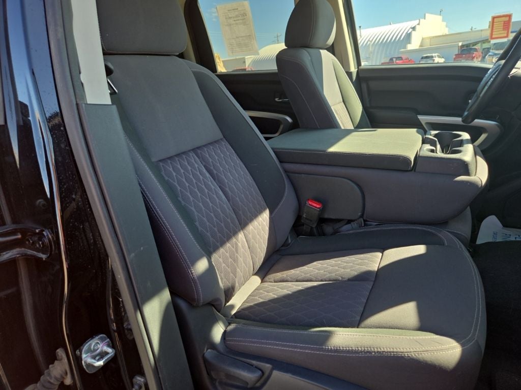 2022 Nissan Titan SV 4x4
