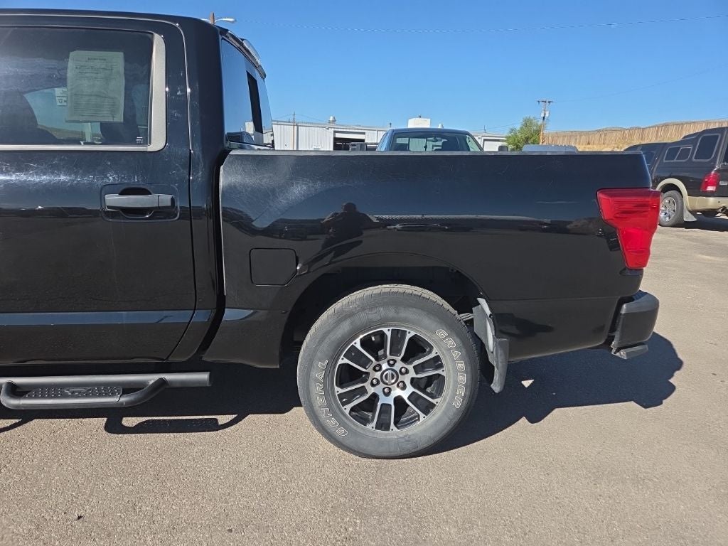 2022 Nissan Titan SV 4x4