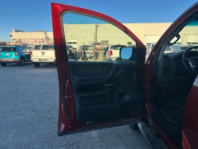 2014 Nissan Titan SV