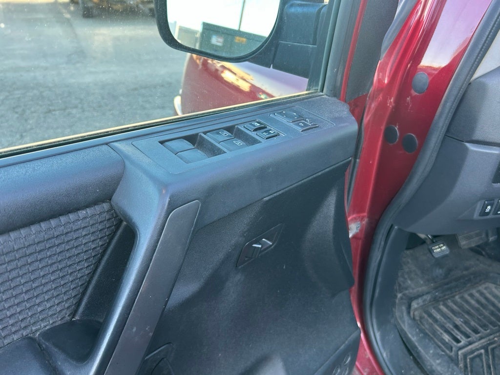 2014 Nissan Titan SV