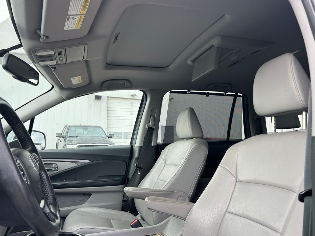 2017 Honda Pilot EX-L w/Rear Entertainment System