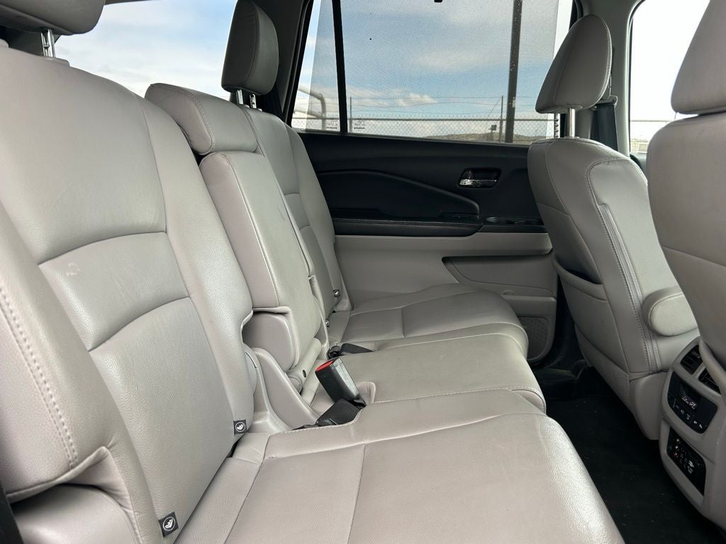 2017 Honda Pilot EX-L w/Rear Entertainment System