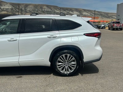 2022 Toyota Highlander Platinum