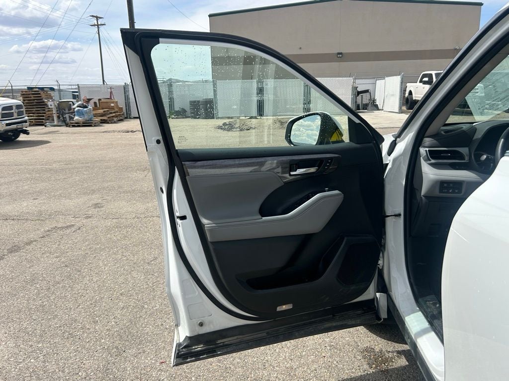 2022 Toyota Highlander Platinum