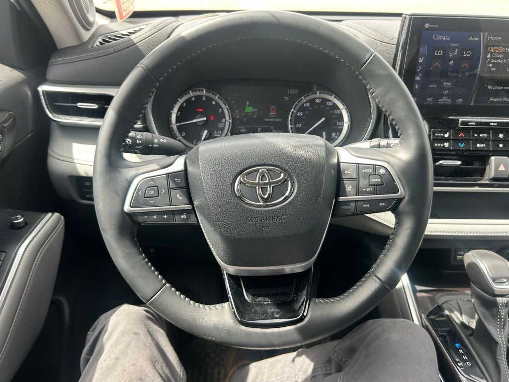 2022 Toyota Highlander Platinum