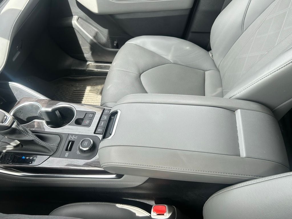 2022 Toyota Highlander Platinum