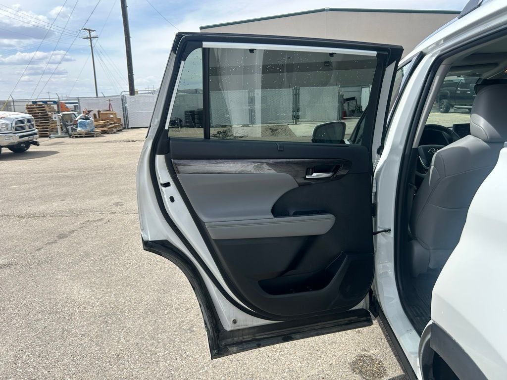 2022 Toyota Highlander Platinum