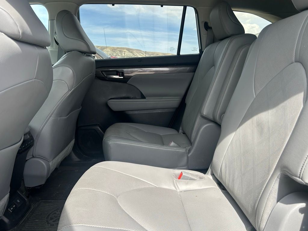 2022 Toyota Highlander Platinum