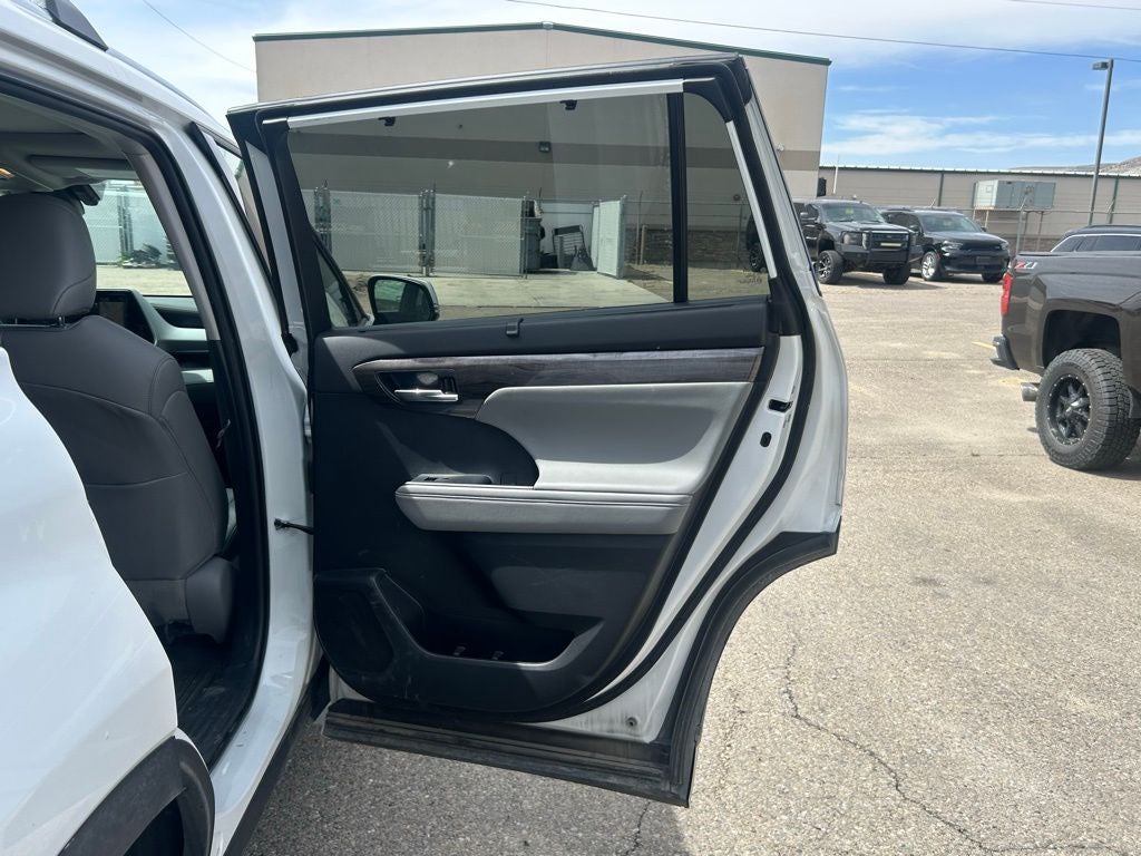 2022 Toyota Highlander Platinum