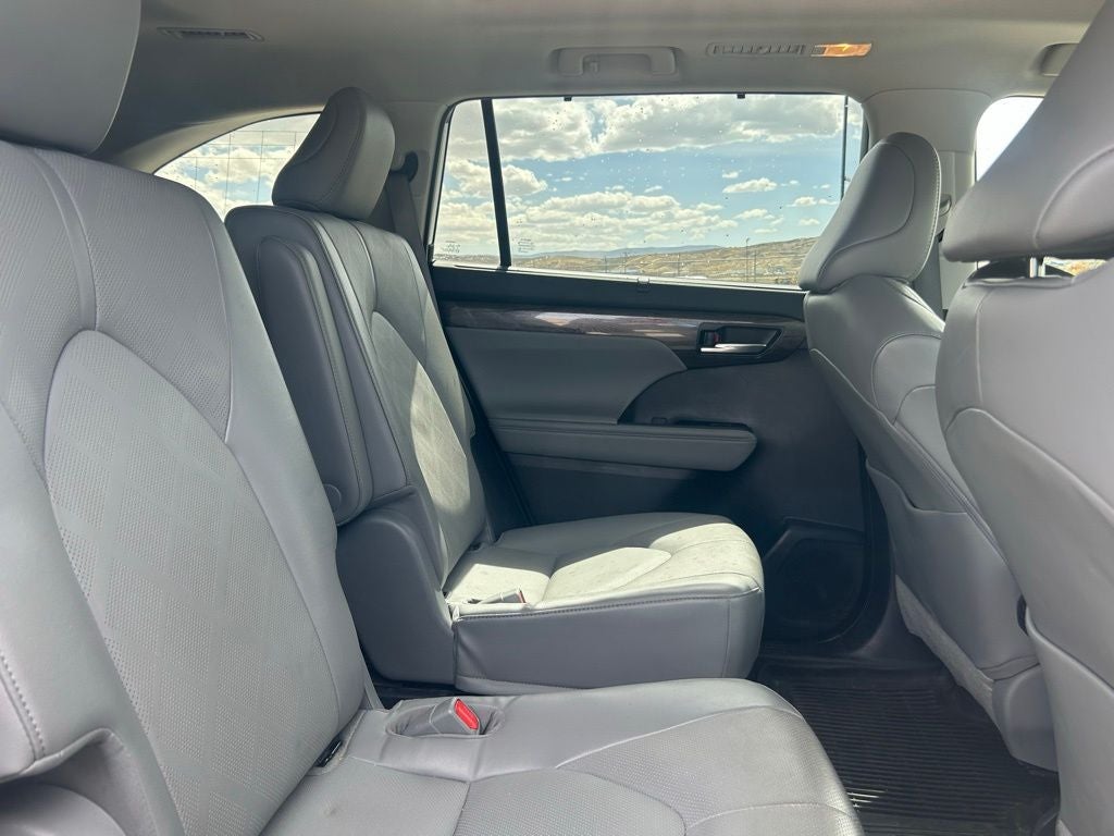 2022 Toyota Highlander Platinum