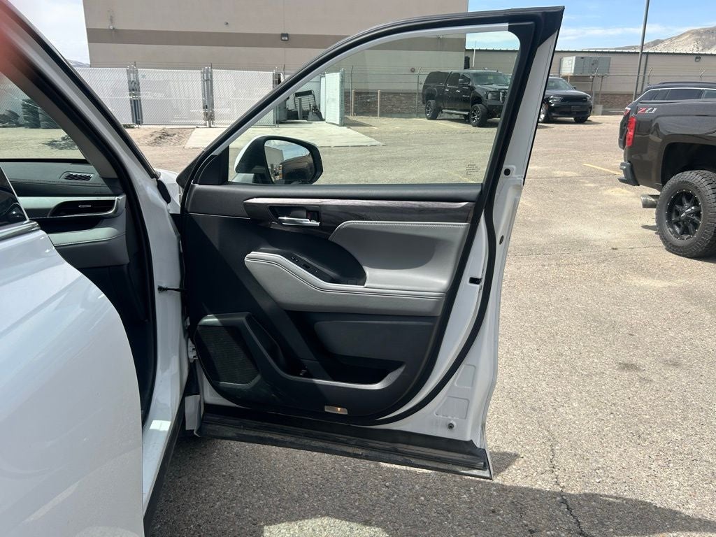 2022 Toyota Highlander Platinum