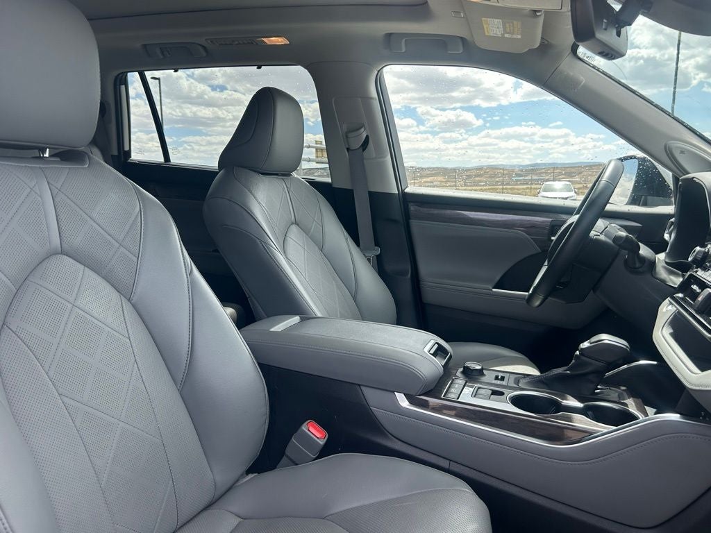 2022 Toyota Highlander Platinum