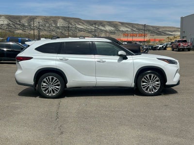 2022 Toyota Highlander Platinum
