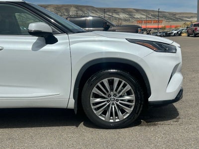 2022 Toyota Highlander Platinum