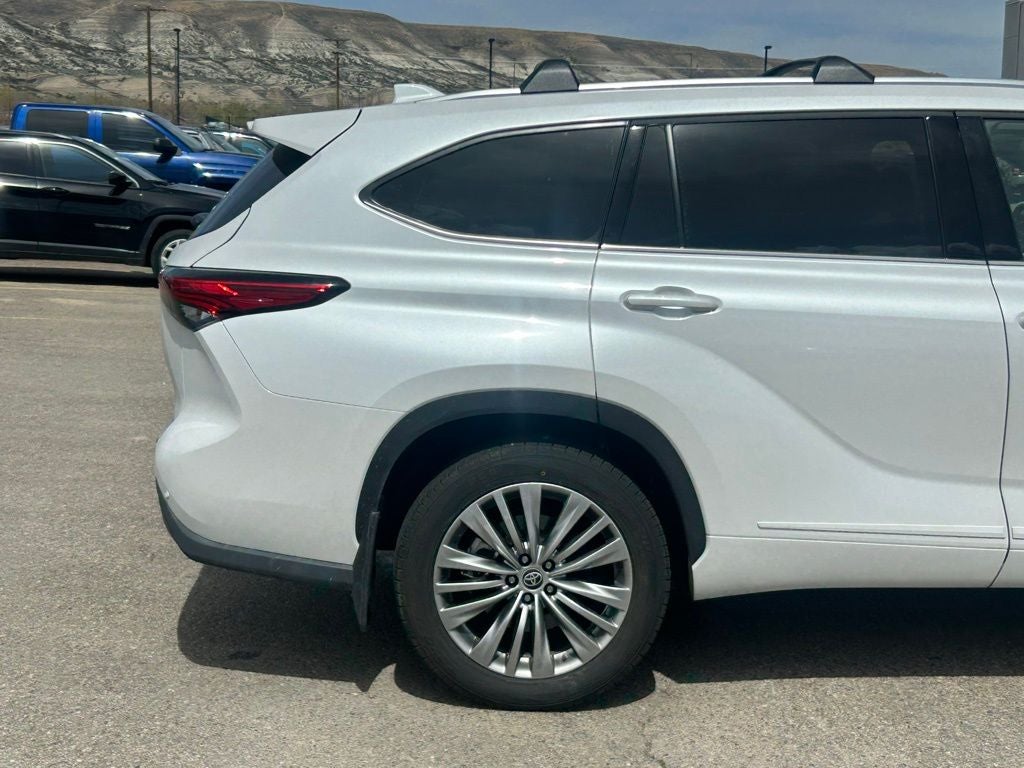 2022 Toyota Highlander Platinum
