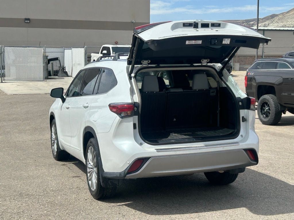 2022 Toyota Highlander Platinum