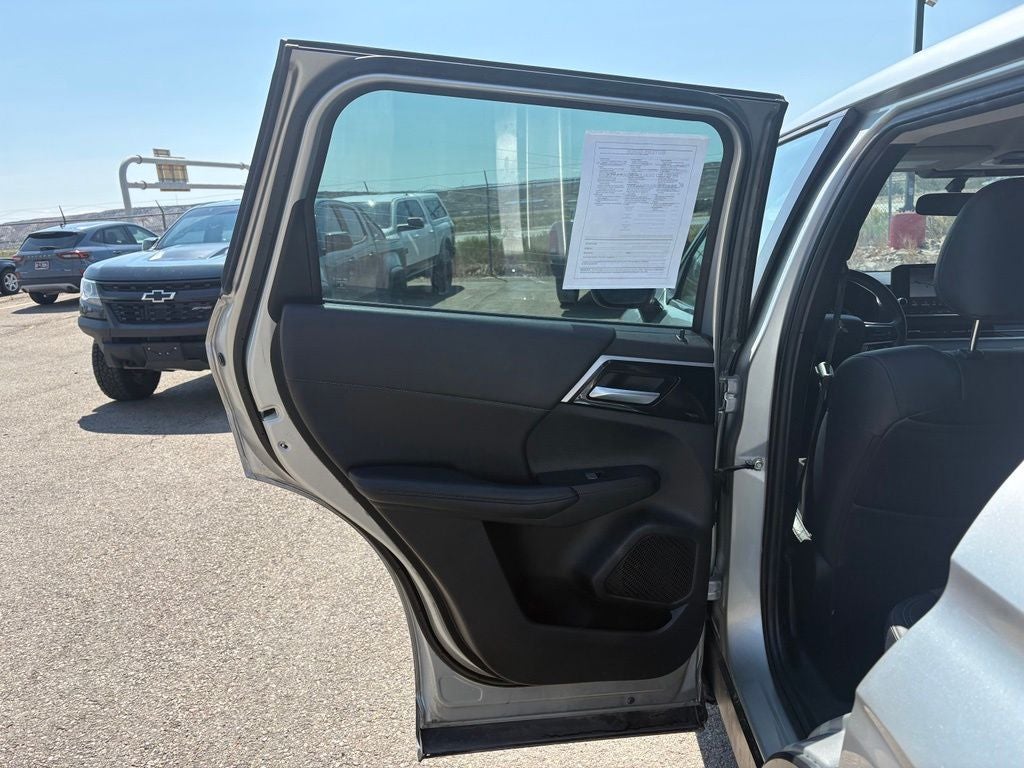 2023 Mitsubishi Outlander SE