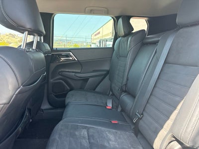 2023 Mitsubishi Outlander SE