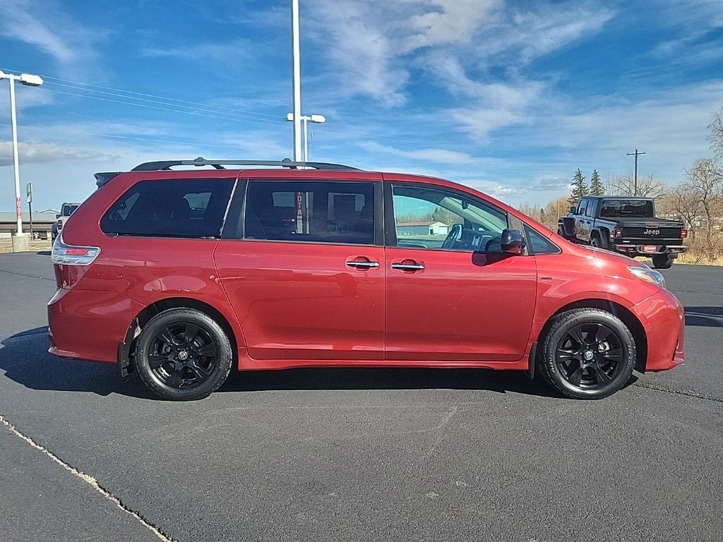 2020 Toyota Sienna SE 7 Passenger