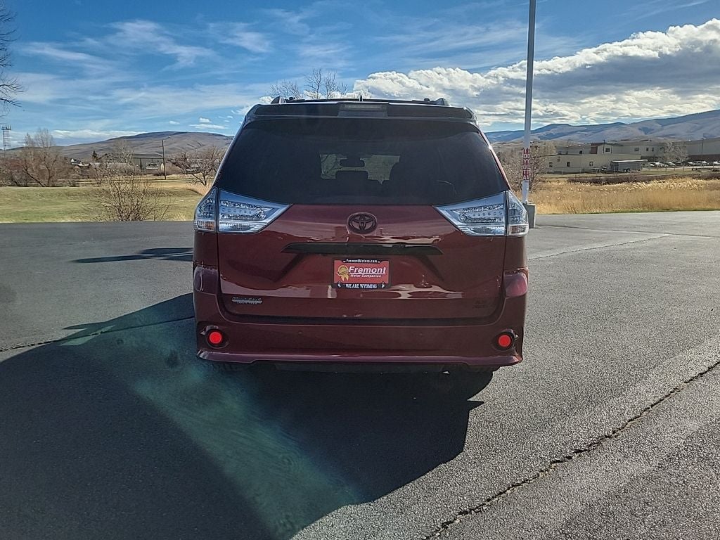 2020 Toyota Sienna SE 7 Passenger