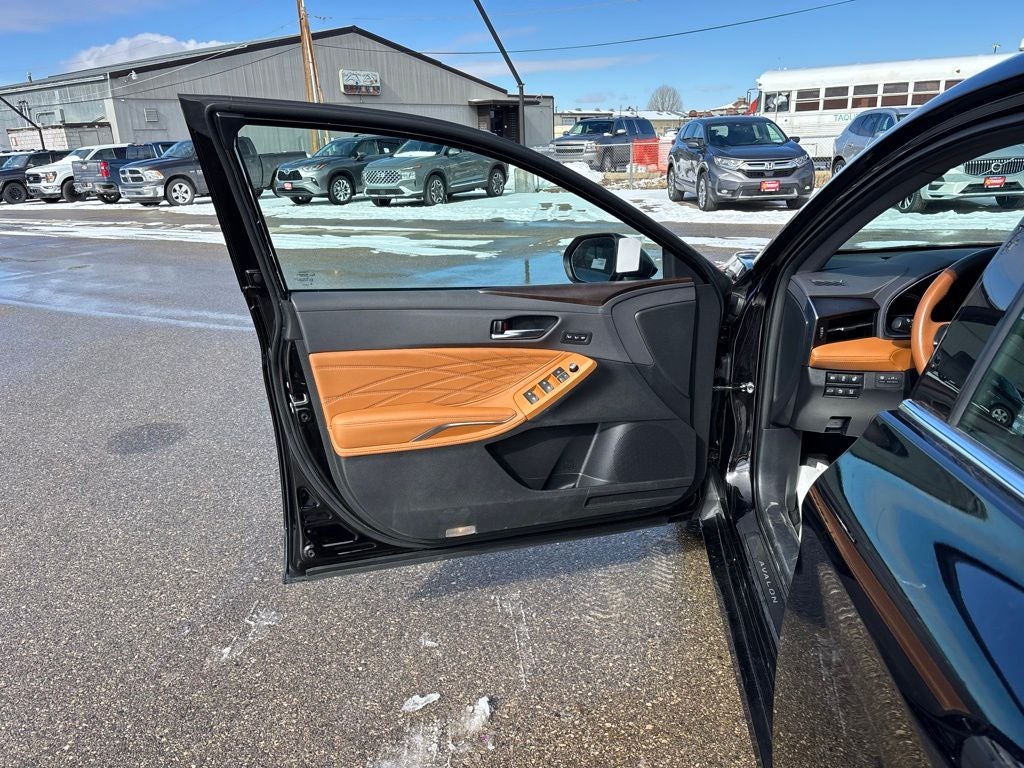 2021 Toyota Avalon Hybrid Limited