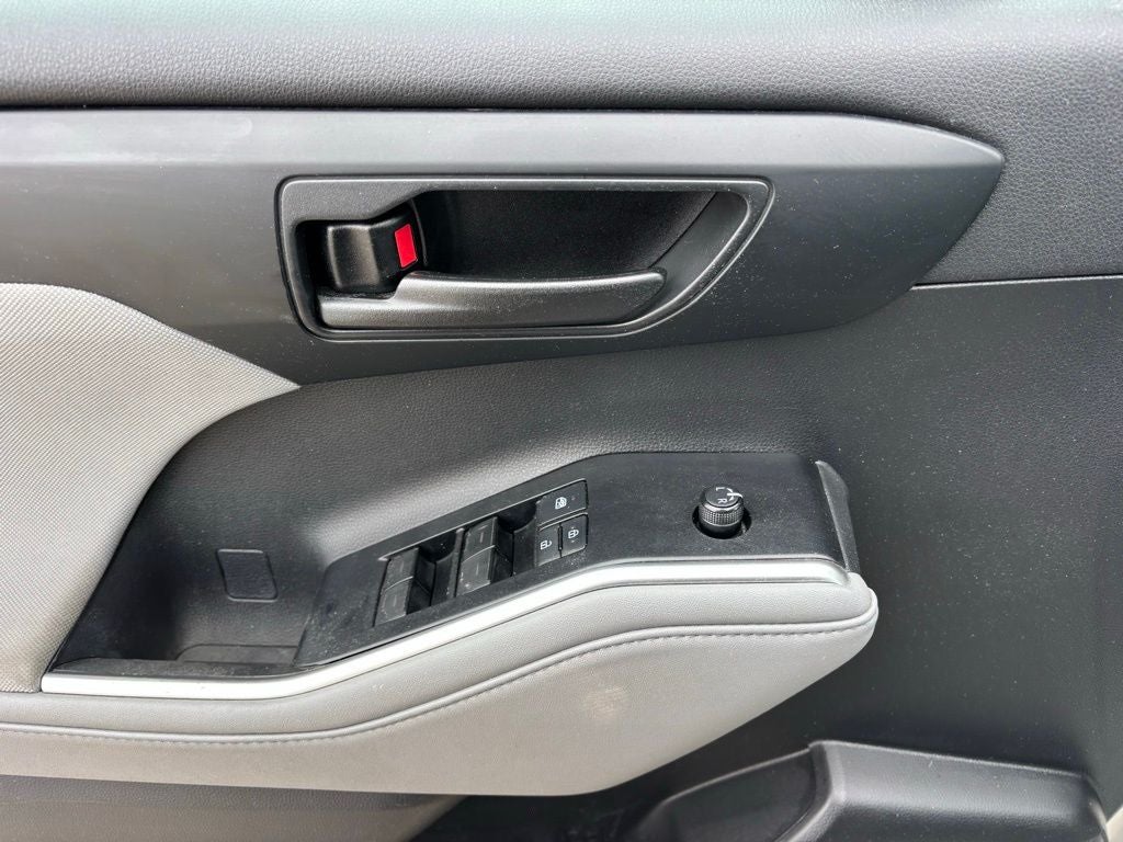 2020 Toyota Highlander LE