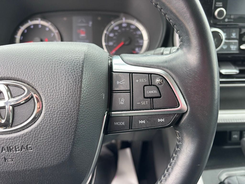 2020 Toyota Highlander LE