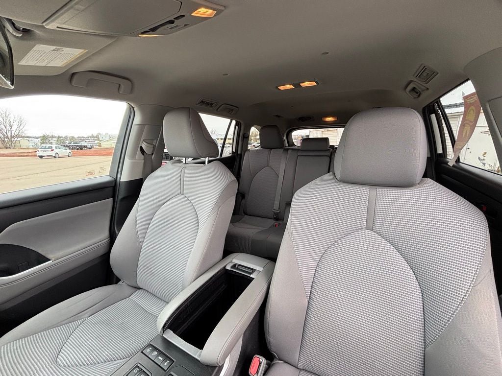 2020 Toyota Highlander LE