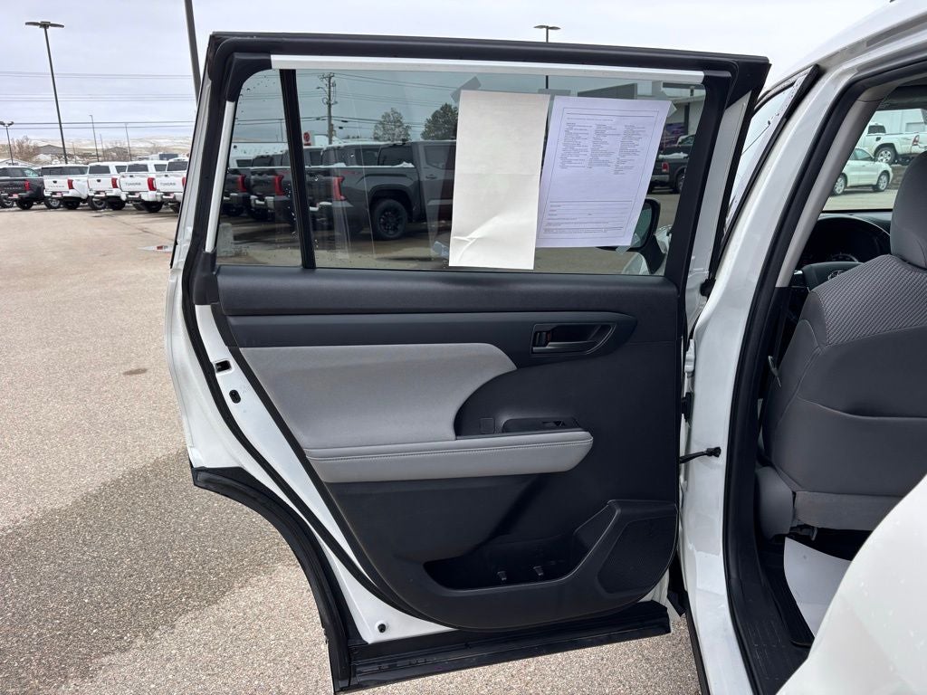 2020 Toyota Highlander LE