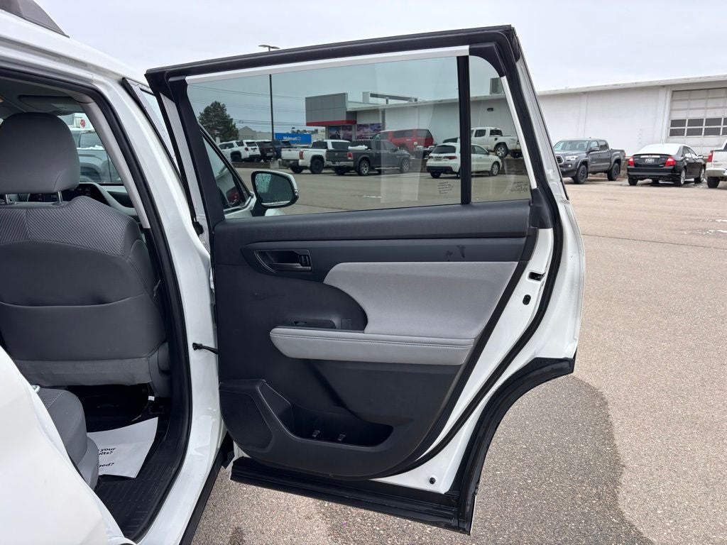 2020 Toyota Highlander LE