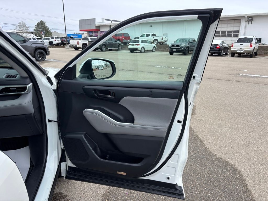 2020 Toyota Highlander LE