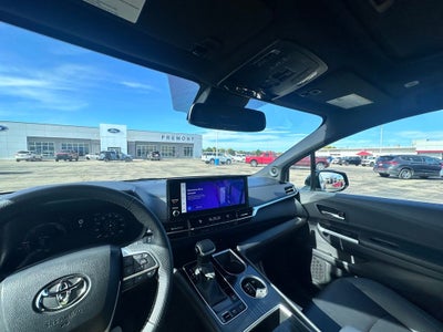 2025 Toyota Sienna Base