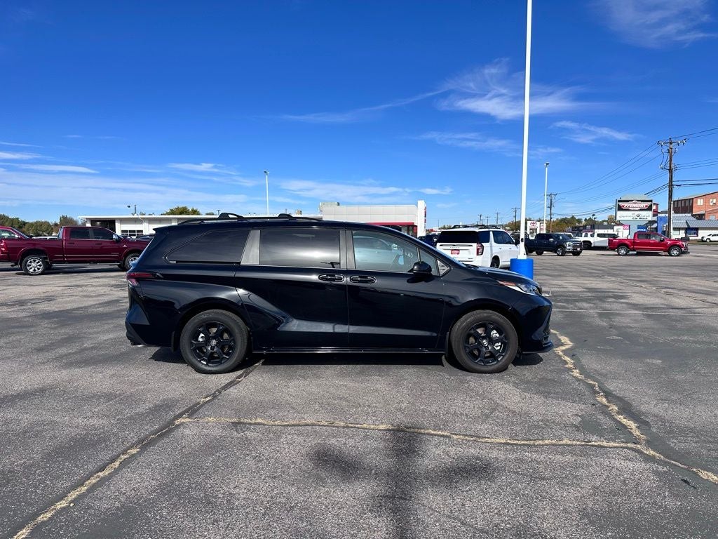 2025 Toyota Sienna Base