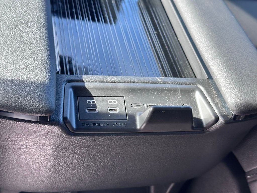 2025 Toyota Sienna Base